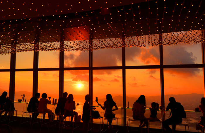 Sky-high dining at Cafe 100 by The Ritz-Carlton Hong Kong